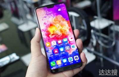 打个游戏手机为什么要发烫_烫头发的时候能玩手机吗_烫发的时候玩手机