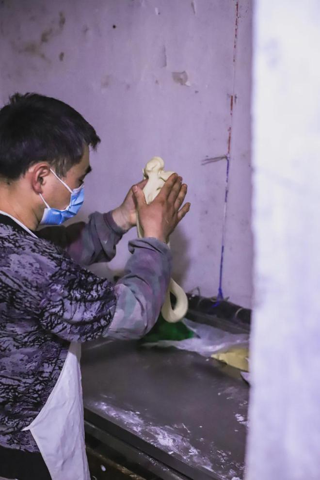 油条视频_做油条的视频_视频油条的做法