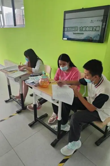 二中化学老师用手机玩游戏_沈阳二中化学老师杨威_玩当老师的游戏