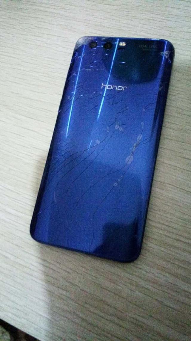 不写作业玩游戏把手机摔了_写作业偷偷玩手机_写作业玩手机的危害