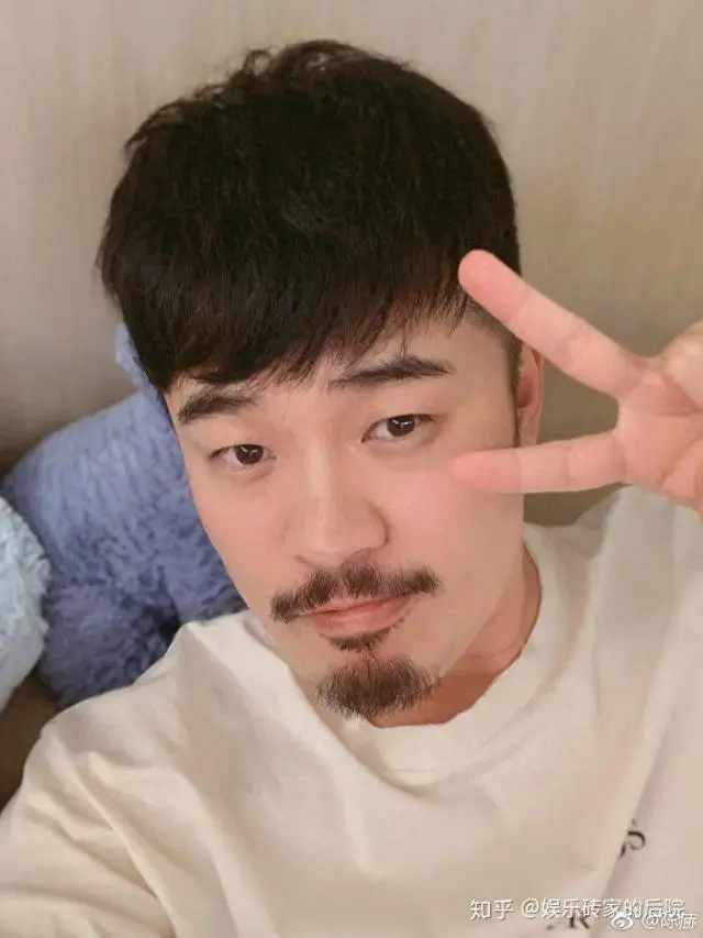 陈赫玩游戏用的手机_陈赫玩手机游戏用的什么枪_陈赫玩游戏厉害吗