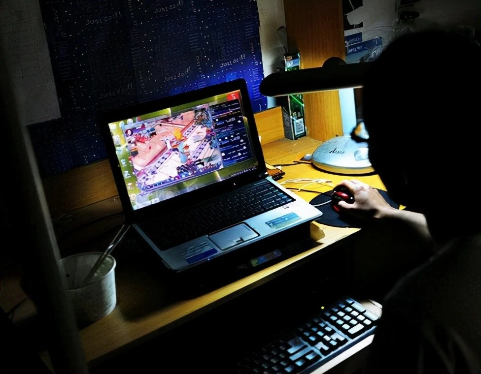 玩手游废手机吗_报废的游戏_打游戏手机报废