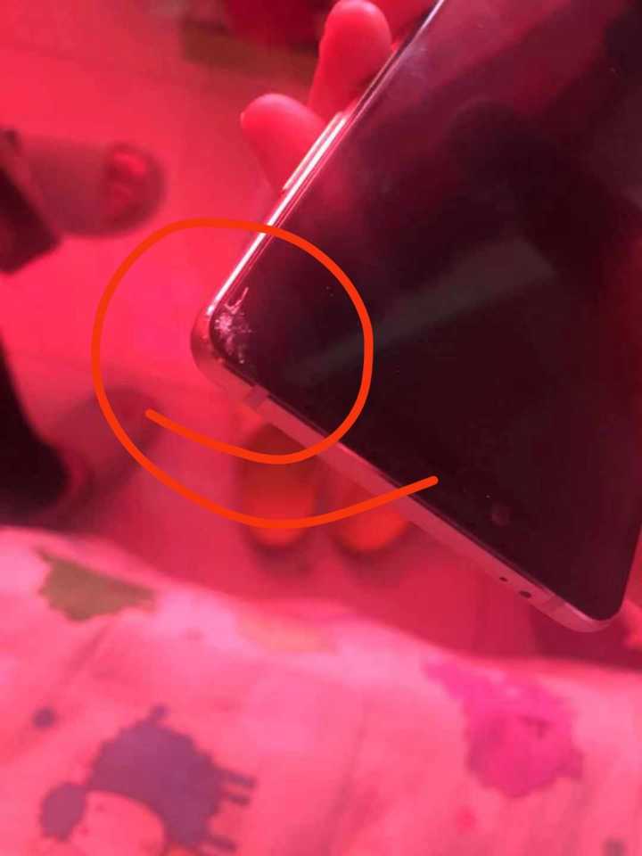 打游戏把手机屏幕弄掉了_点手机屏幕游戏_手机屏幕打游戏出现痕迹