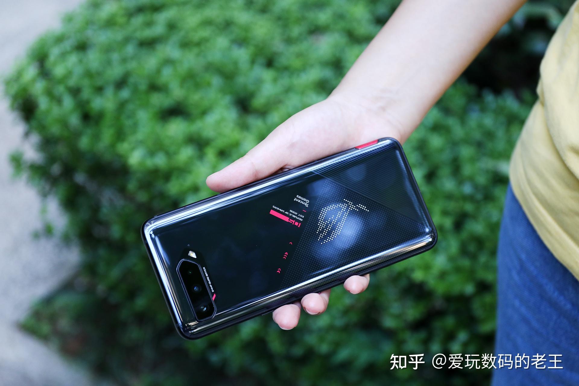 低配手机玩游戏_rog 3游戏手机低配_低配手机玩大型游戏