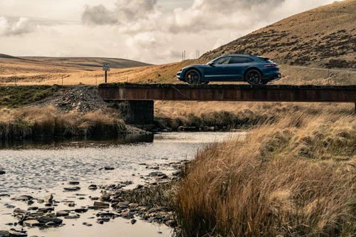 满墨西哥风的道路上,玩起来更加新颖有趣。除此之外,本作在游戏玩法上还是,墨西哥风